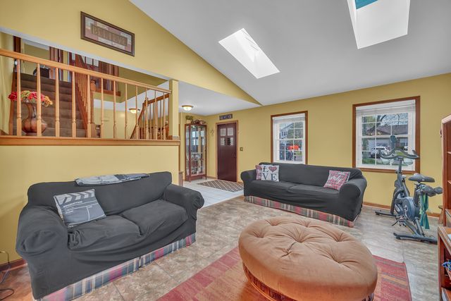 1112 Pheasant Trail, Carol Stream, IL 60188