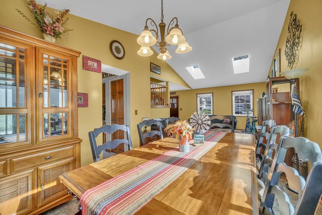 1112 Pheasant Trail, Carol Stream, IL 60188