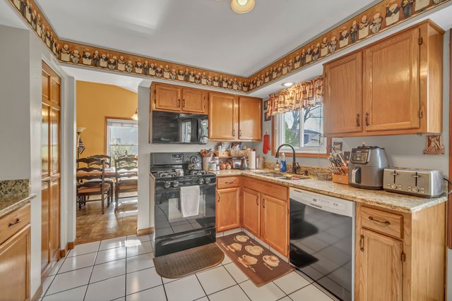 1112 Pheasant Trail, Carol Stream, IL 60188
