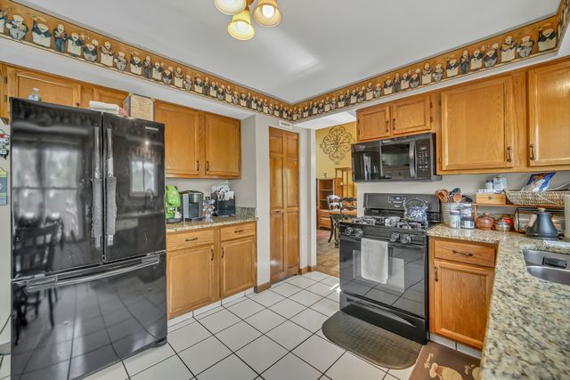 1112 Pheasant Trail, Carol Stream, IL 60188