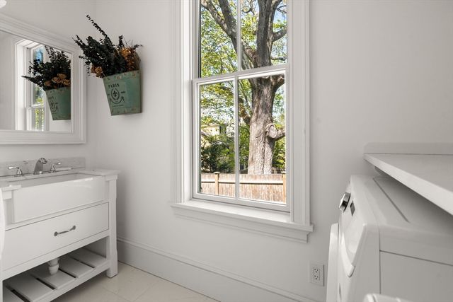 15 Sterling St, Newton, MA 02465