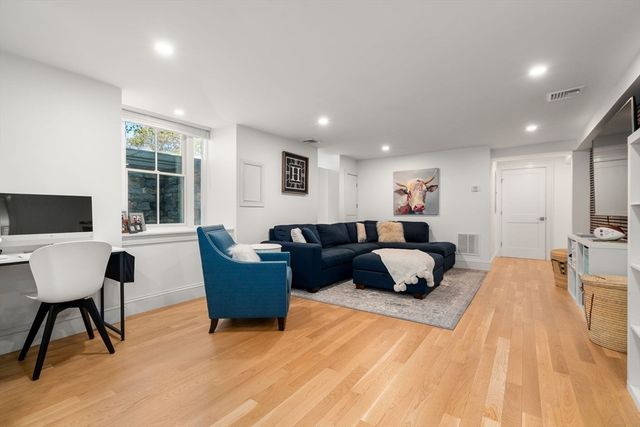 15 Sterling St, Newton, MA 02465