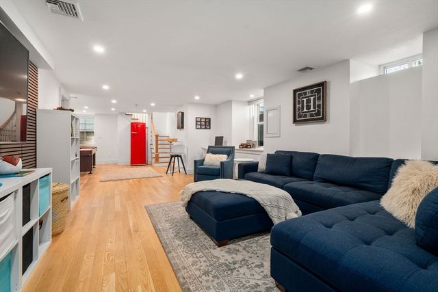 15 Sterling St, Newton, MA 02465