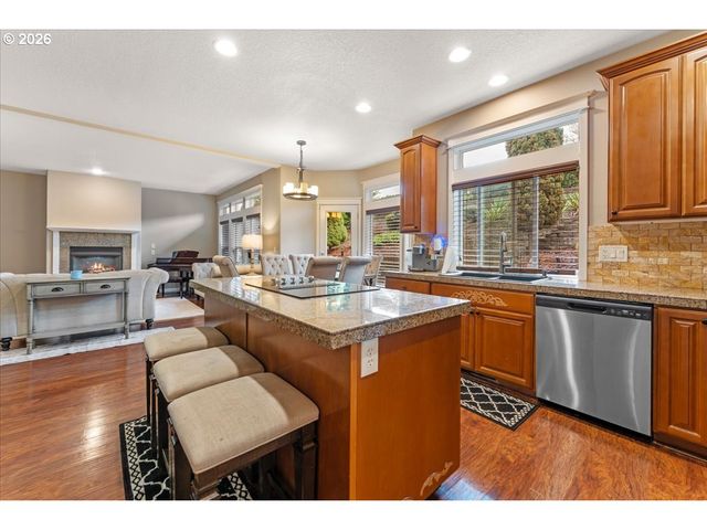 6338 Se DUNBAR Dr, Portland, OR 97236