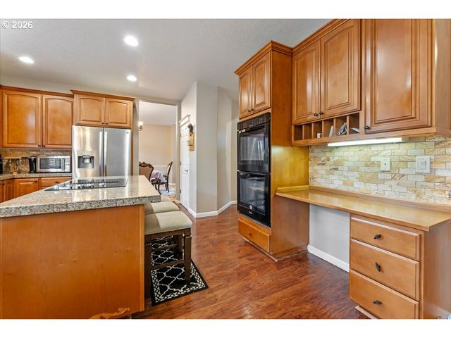 6338 Se DUNBAR Dr, Portland, OR 97236