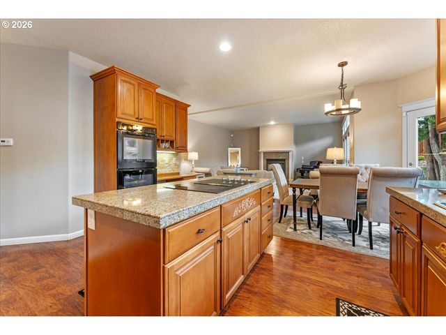 6338 Se DUNBAR Dr, Portland, OR 97236