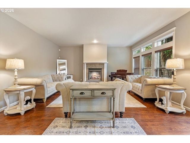 6338 Se DUNBAR Dr, Portland, OR 97236