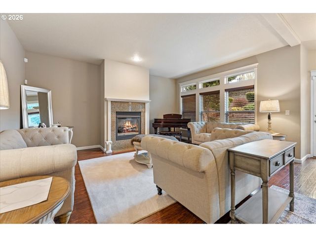 6338 Se DUNBAR Dr, Portland, OR 97236