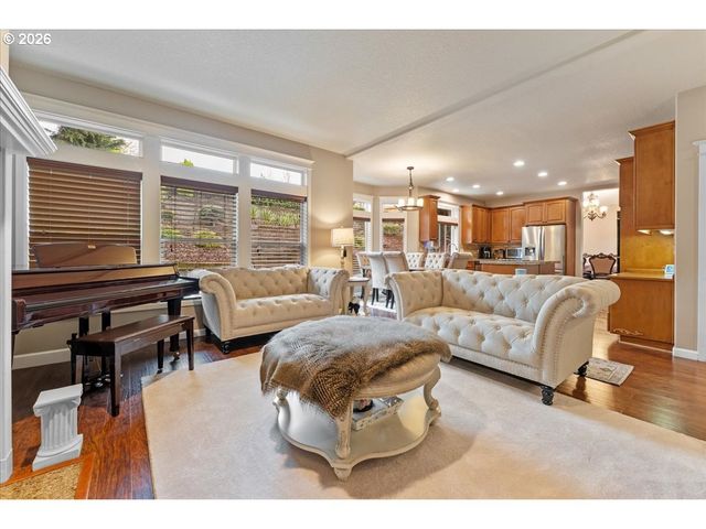 6338 Se DUNBAR Dr, Portland, OR 97236