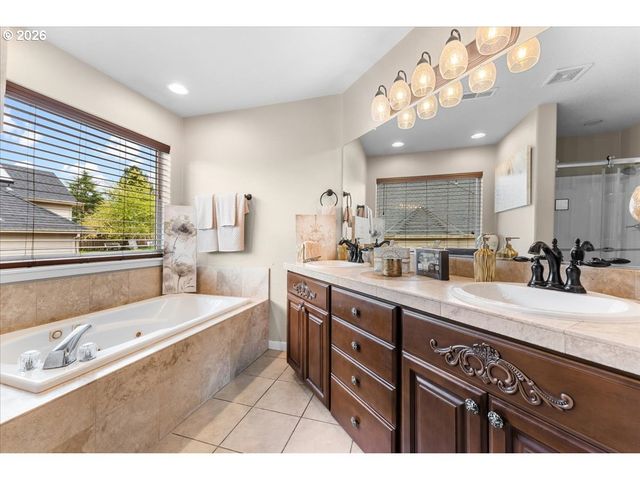 6338 Se DUNBAR Dr, Portland, OR 97236