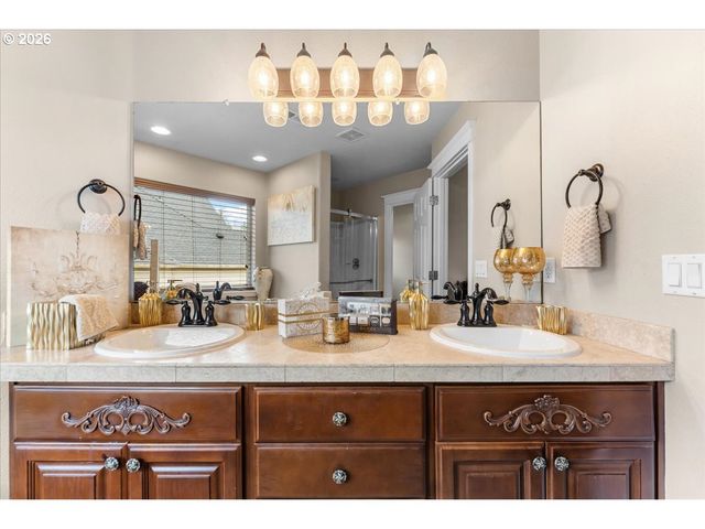 6338 Se DUNBAR Dr, Portland, OR 97236