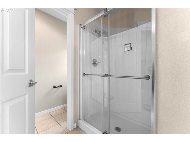 6338 Se DUNBAR Dr, Portland, OR 97236