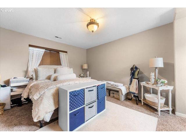 6338 Se DUNBAR Dr, Portland, OR 97236