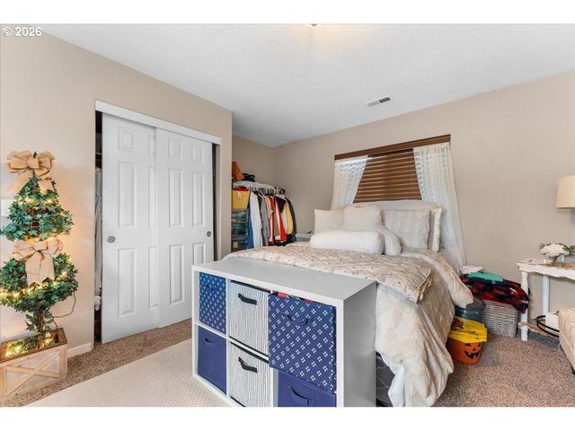 6338 Se DUNBAR Dr, Portland, OR 97236