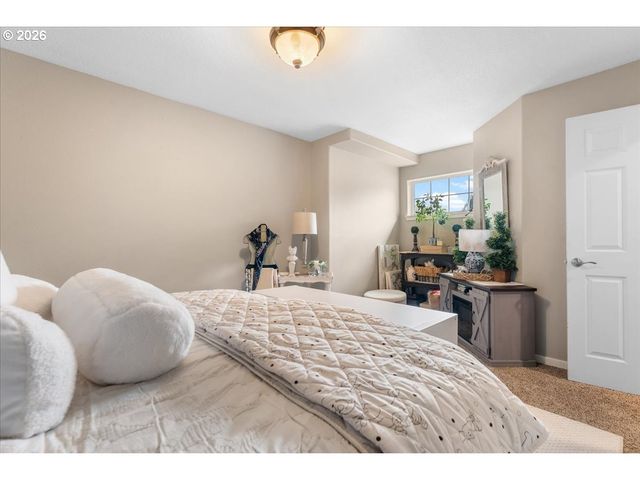 6338 Se DUNBAR Dr, Portland, OR 97236