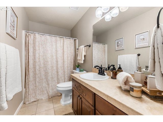 6338 Se DUNBAR Dr, Portland, OR 97236