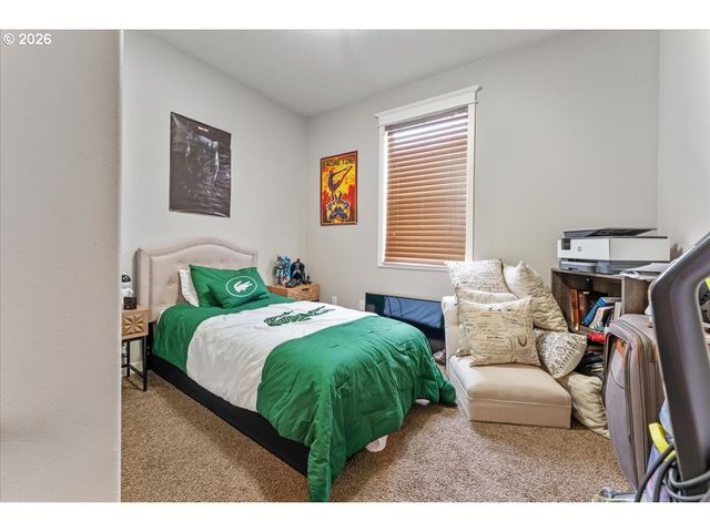 6338 Se DUNBAR Dr, Portland, OR 97236