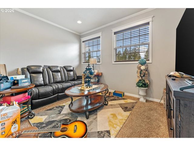 6338 Se DUNBAR Dr, Portland, OR 97236