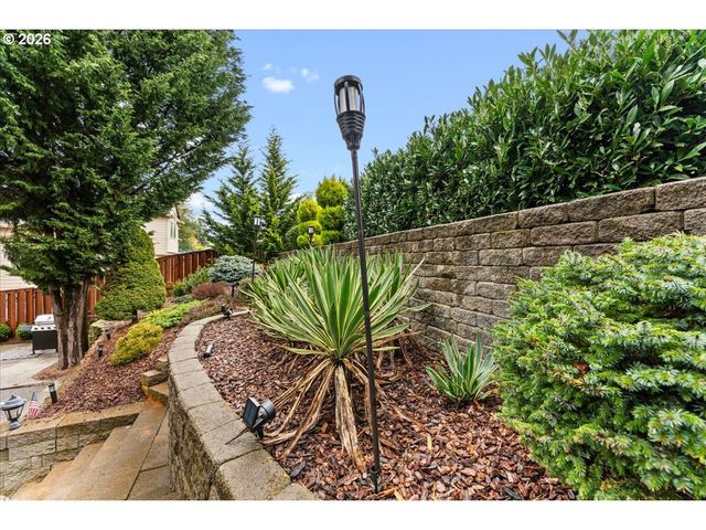 6338 Se DUNBAR Dr, Portland, OR 97236