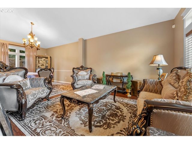 6338 Se DUNBAR Dr, Portland, OR 97236