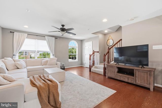 8532 STANSBURY LAKE DR, Baltimore, MD 21222