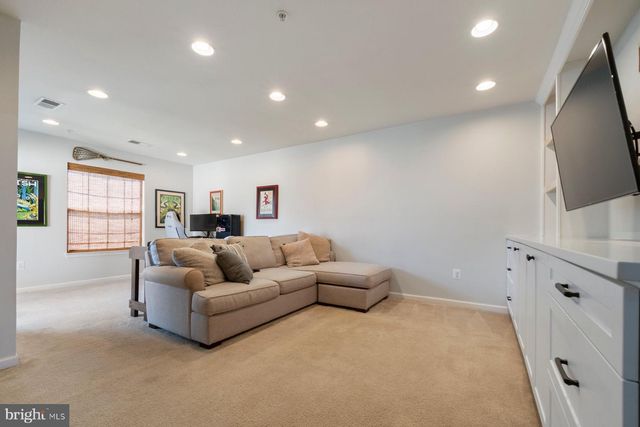 8532 STANSBURY LAKE DR, Baltimore, MD 21222