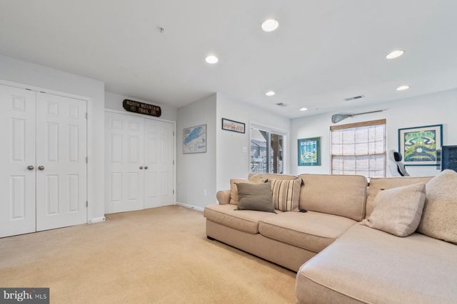 8532 STANSBURY LAKE DR, Baltimore, MD 21222
