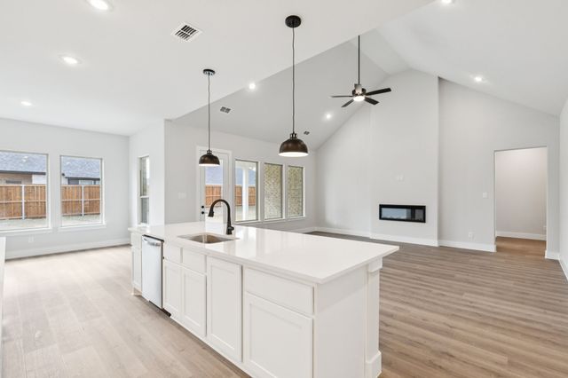 520 Winchester Way, Waxahachie, TX 75165