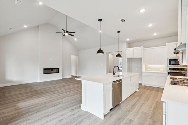 520 Winchester Way, Waxahachie, TX 75165