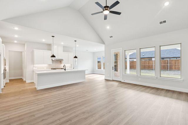 520 Winchester Way, Waxahachie, TX 75165