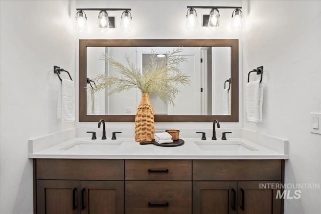 493 N Plainfield Avenue, Eagle, ID 83616