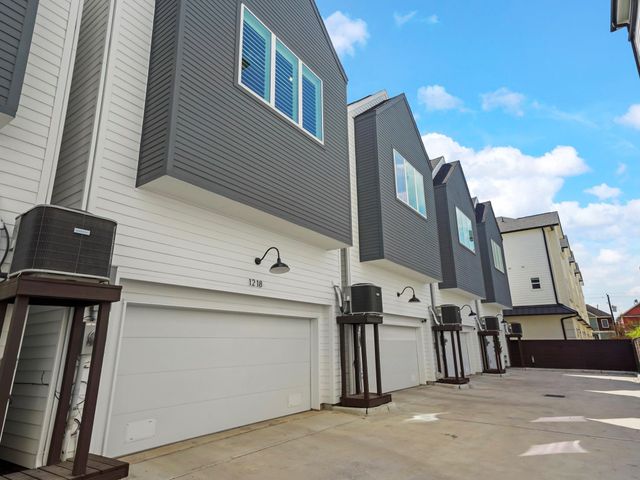 1218 W 24th Street D, Houston, TX 77008