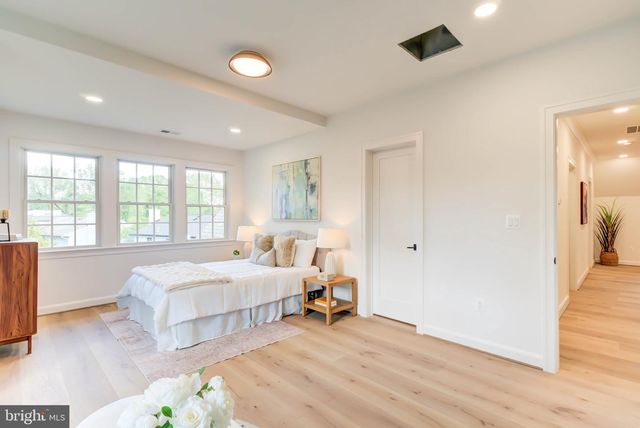 1538 FOREST LN, Mclean, VA 22101