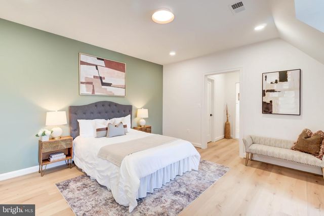 1538 FOREST LN, Mclean, VA 22101