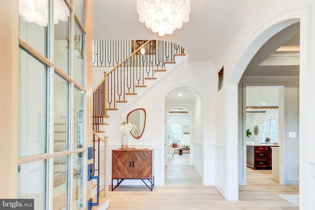 1538 FOREST LN, Mclean, VA 22101