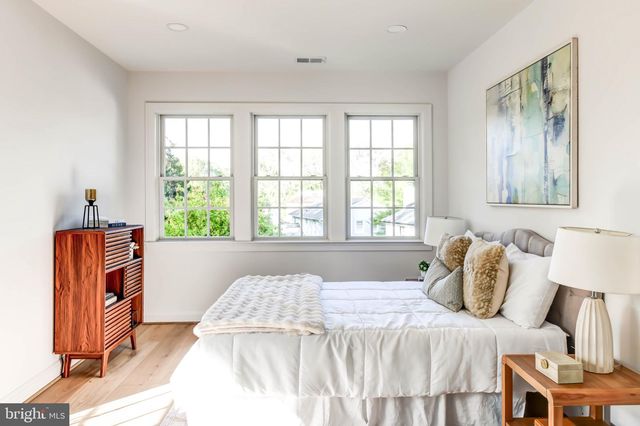 1538 FOREST LN, Mclean, VA 22101