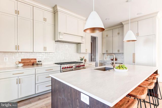 1538 FOREST LN, Mclean, VA 22101
