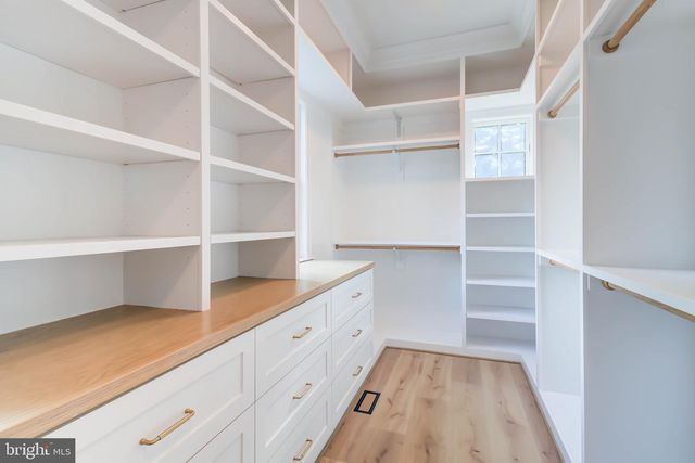 1538 FOREST LN, Mclean, VA 22101