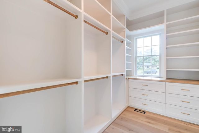 1538 FOREST LN, Mclean, VA 22101