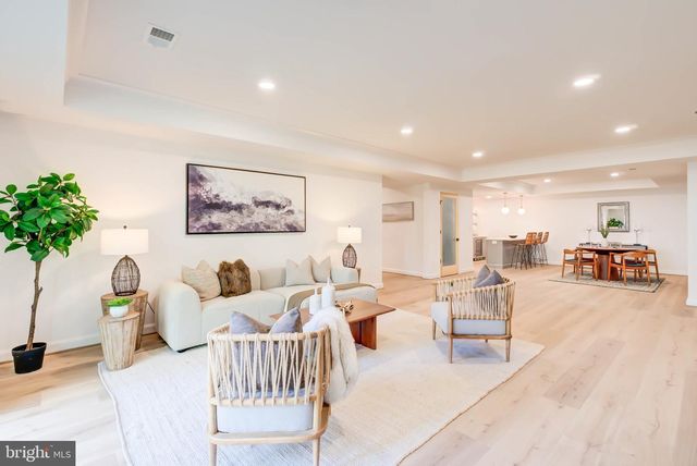 1538 FOREST LN, Mclean, VA 22101