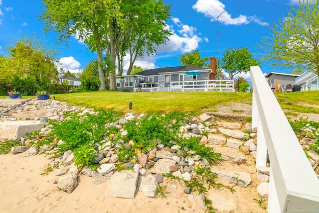 8941 & 8943 Lakeshore Road, Lexington, MI 48450