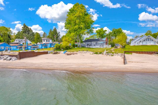 8941 & 8943 Lakeshore Road, Lexington, MI 48450