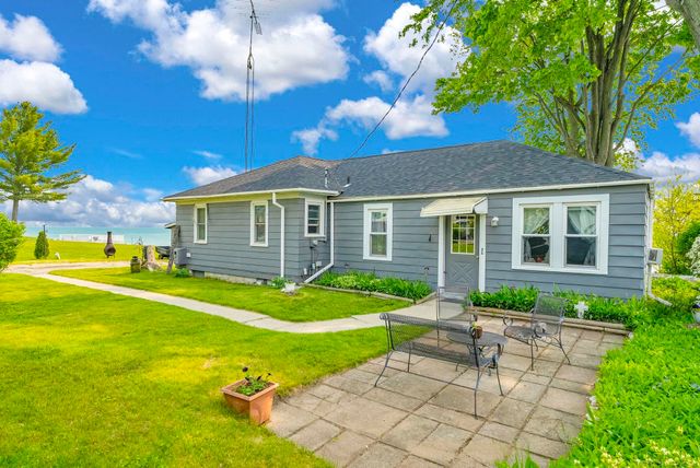 8941 & 8943 Lakeshore Road, Lexington, MI 48450