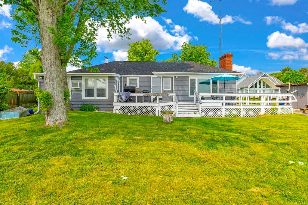8941 & 8943 Lakeshore Road, Lexington, MI 48450