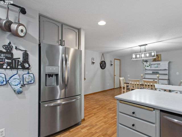 1720 Ne 16TH Loop, Battle Ground, WA 98604