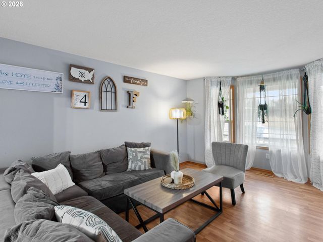 1720 Ne 16TH Loop, Battle Ground, WA 98604