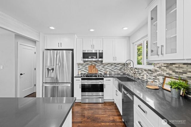 7360 NE 145th Place, Kenmore, WA 98028