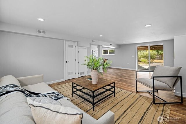 7360 NE 145th Place, Kenmore, WA 98028