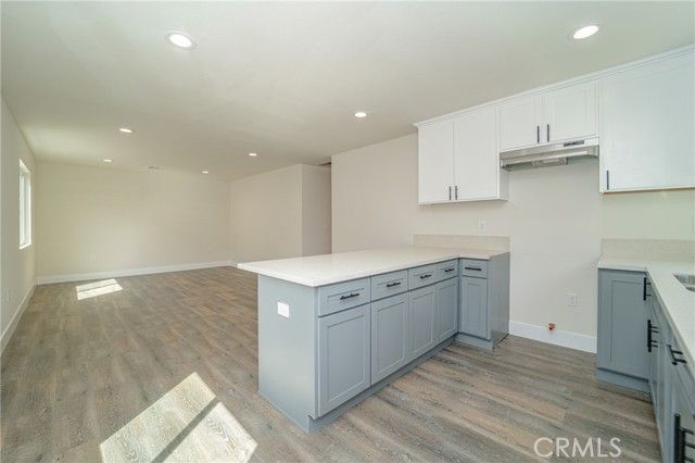7420 Hobart, Los Angeles, CA 90047