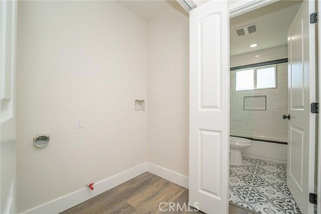 7420 Hobart, Los Angeles, CA 90047